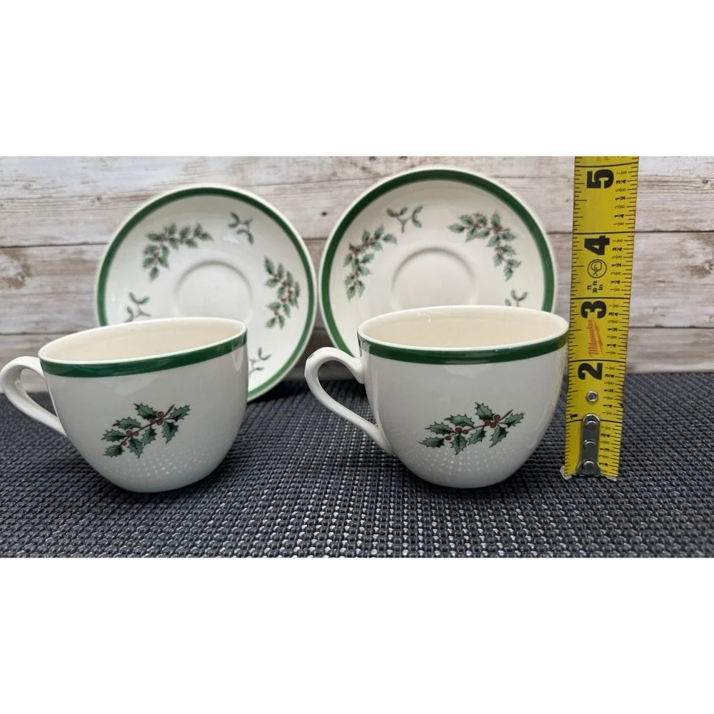 4 Pc Set Vintage Spode Christmas Tree Cups and Saucers S 3324 90's England